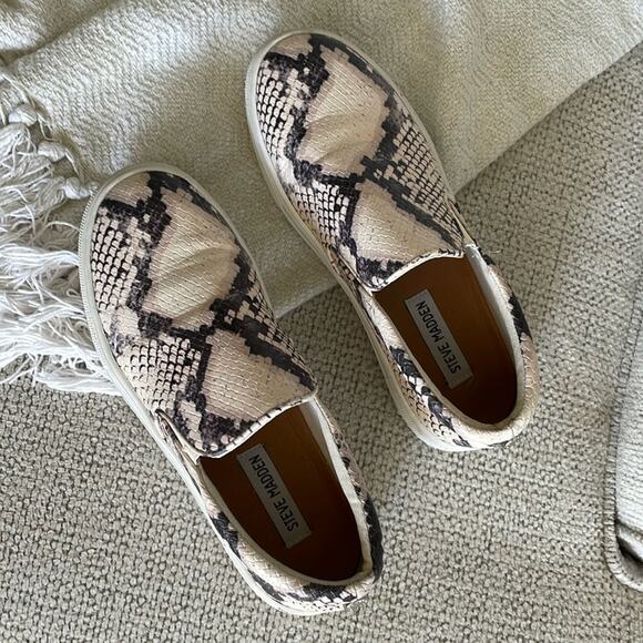 STEVE MADDEN Wedge Snakeskin Gils Leather Flocked Closed Toe Sneaker Size 6 - Picture 2 of 5